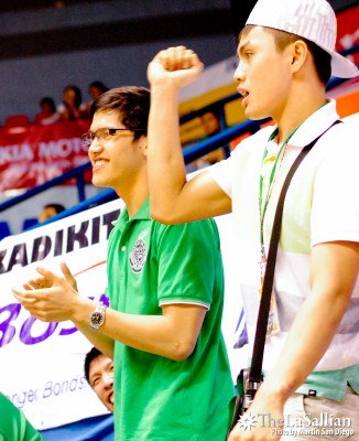 Luigi de la Paz and Tampus on the sidelines during the DLSU-UST game.