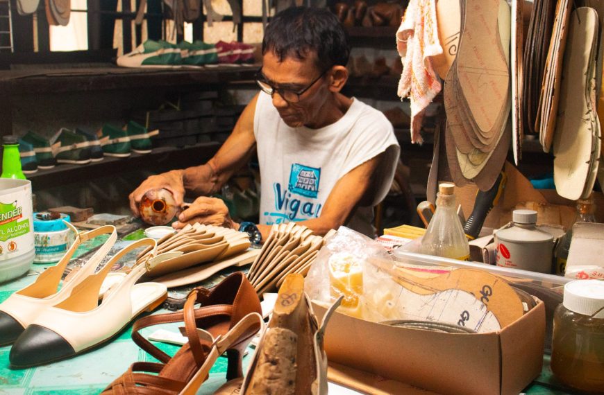 Big shoes to fill: Marikina shoemakers bring back the…